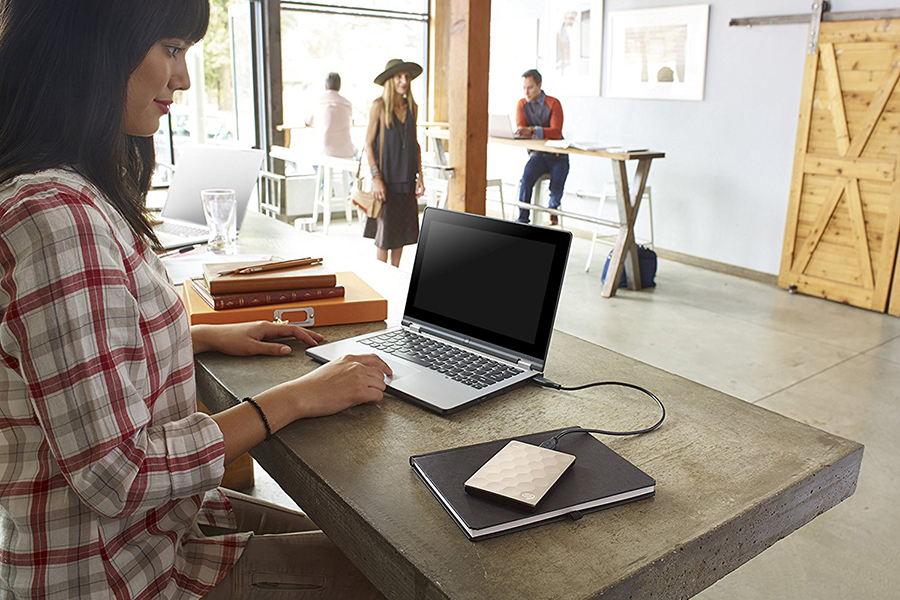 Ổ Cứng Di Động Seagate Backup Plus Ultra Slim 2TB USB 3.0 (Gold) - Hàng Chính Hãng